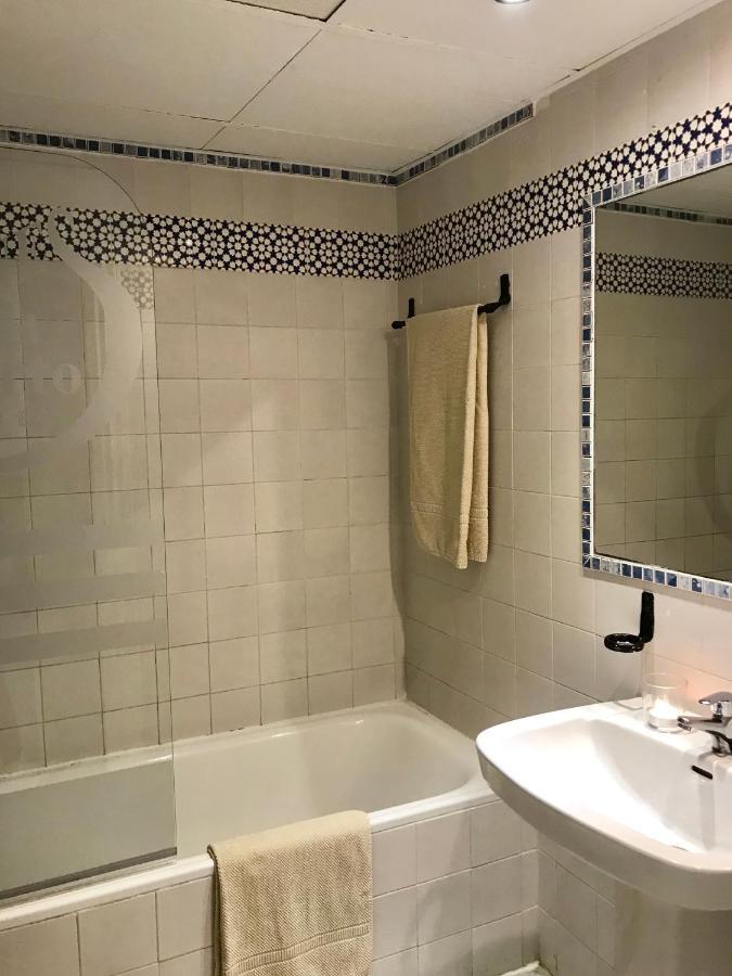 Apartamento Large And Elegant In Puerto Banus With Pools And Paddle Marbella Exterior foto
