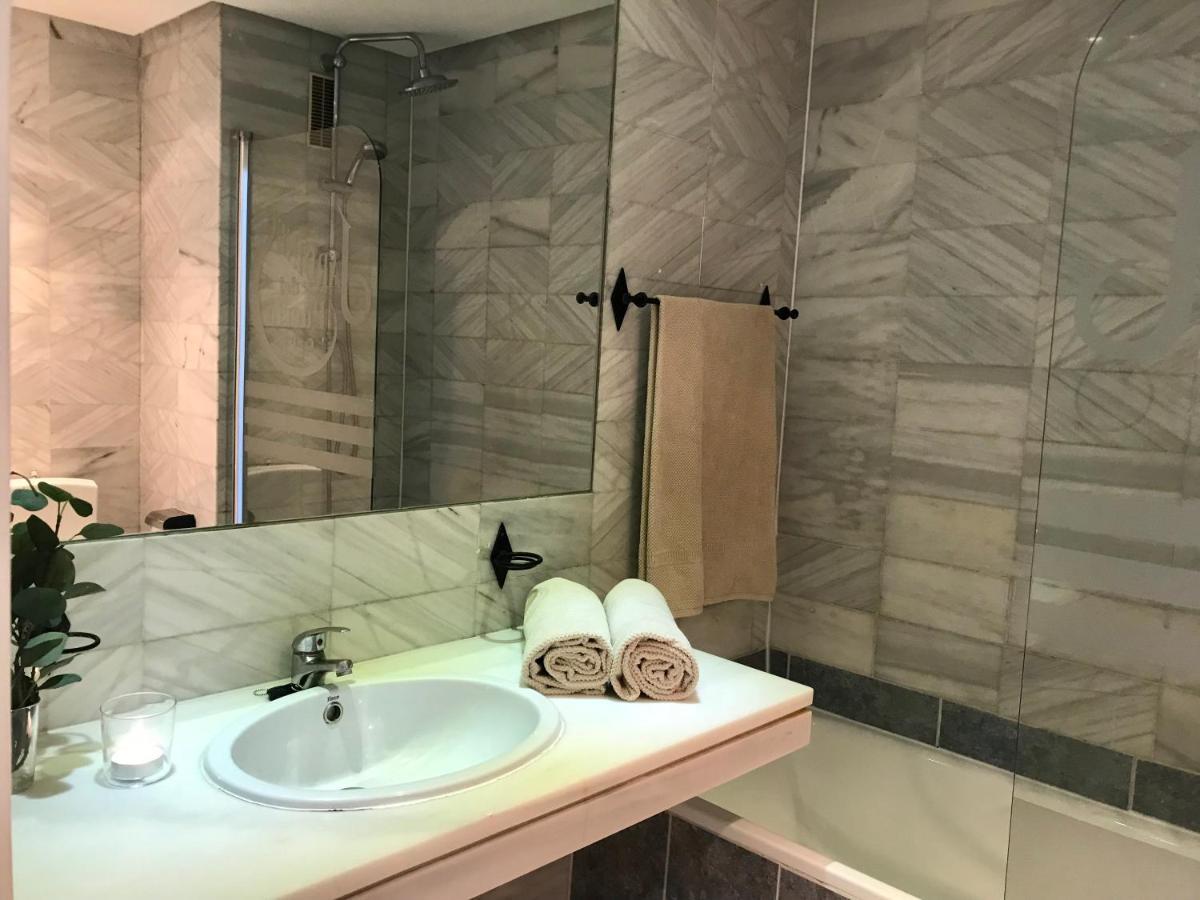 Apartamento Large And Elegant In Puerto Banus With Pools And Paddle Marbella Exterior foto